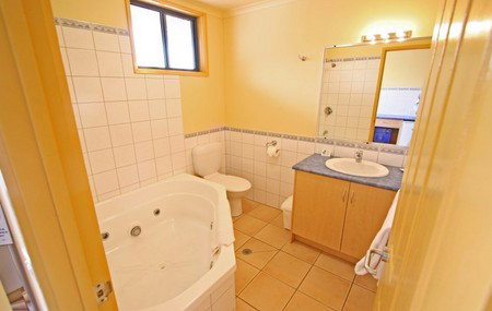 Seaview Motel & Apartments - Tweed Heads Accommodation 4