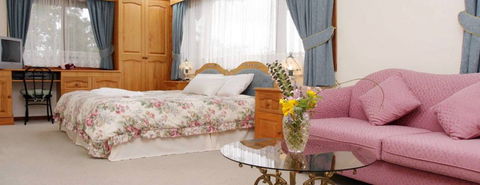 Chalet Swisse Spa Retreat - Tweed Heads Accommodation 5