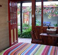 Red Poles - Tweed Heads Accommodation