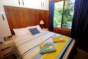 Moving Waters Self Contained Moored Houseboat - Tweed Heads Accommodation 3