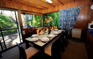 Moving Waters Self Contained Moored Houseboat - Tweed Heads Accommodation 4