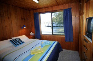 Moving Waters Self Contained Moored Houseboat - Tweed Heads Accommodation 6