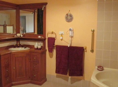 Azalea House B And B - Tweed Heads Accommodation 5