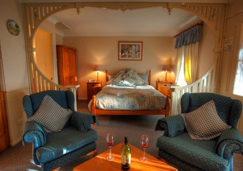 Honeysuckle Cottages And The Rocks Restaurant - Tweed Heads Accommodation 0