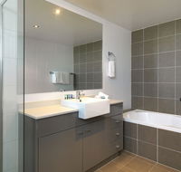 Meriton Serviced Apartments - Broadbeach - Tweed Heads Accommodation