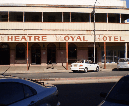 Theatre Royal Hotel - Tweed Heads Accommodation
