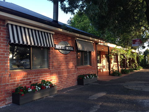Moyhu Hotel - Tweed Heads Accommodation 0