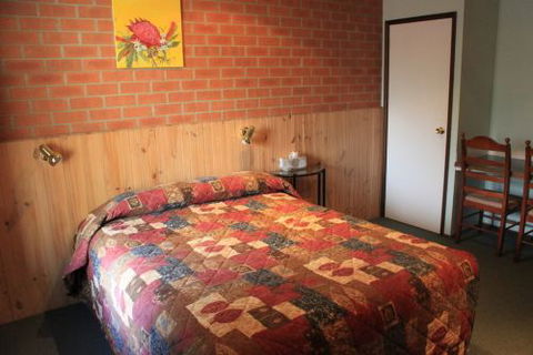 Catalina Motel Lake Macquarie - Tweed Heads Accommodation 1