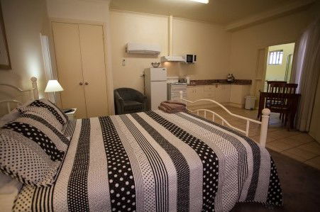 Millies Guesthouse & Serviced Apartments - Tweed Heads Accommodation 5