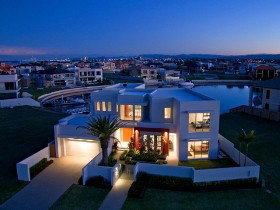 Valencia - Tweed Heads Accommodation 0
