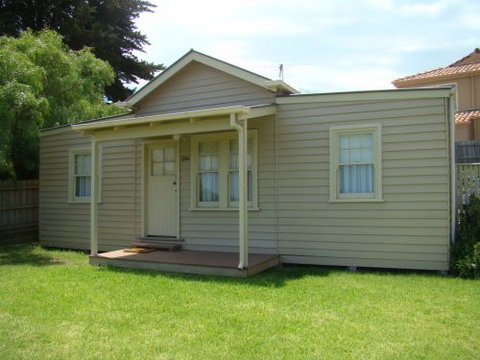 George Cottage - Tweed Heads Accommodation 0