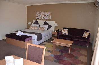 Country Comfort Hunts Liverpool - Tweed Heads Accommodation 0