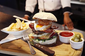 Alpha Hotel Eastern Creek - Tweed Heads Accommodation 1