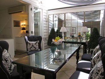 Andre's Mews Luxury Serviced Apartments - Tweed Heads Accommodation 4