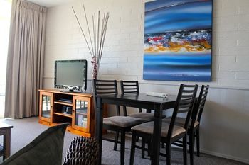 Surf Dance - Tweed Heads Accommodation 5