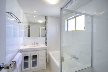 Surf Dance - Tweed Heads Accommodation 18