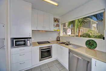 Surf Dance - Tweed Heads Accommodation 34