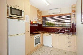 Surf Dance - Tweed Heads Accommodation 36
