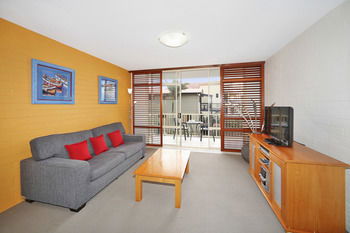 Surf Dance - Tweed Heads Accommodation 41