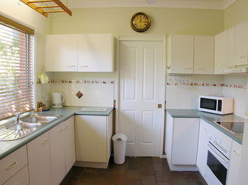 Apple Tree Cottage & Studio - Tweed Heads Accommodation 10
