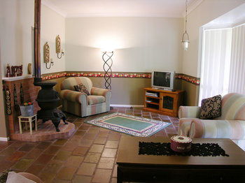 Apple Tree Cottage & Studio - Tweed Heads Accommodation 11