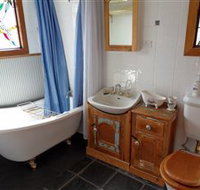 Peck's on Pine Victorian Cottage - Tweed Heads Accommodation