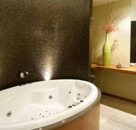 Hepburn Spa Pavilions - Saffron - Tweed Heads Accommodation