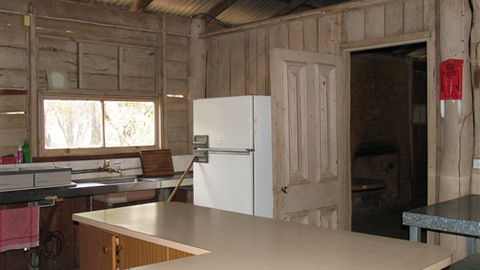 TreeTops Log Cabin - Tweed Heads Accommodation 1