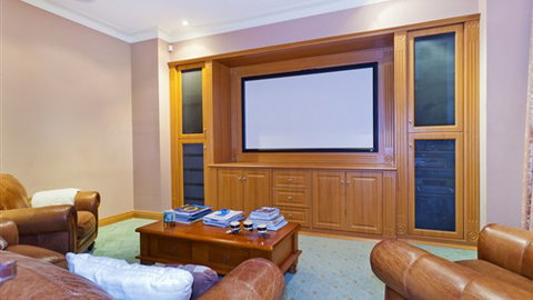 Tuscan Getaway - Tweed Heads Accommodation 4