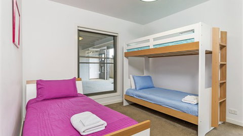 Serenity Torquay Ocean View: Luxury Beachfront - Tweed Heads Accommodation 3
