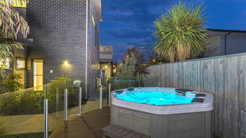 Serenity Torquay Ocean View: Luxury Beachfront - Tweed Heads Accommodation 5