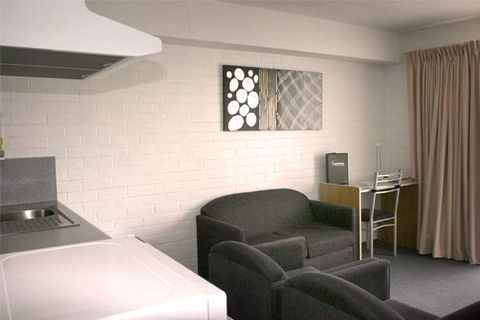 Adina Place Motel Apartments - Tweed Heads Accommodation 2