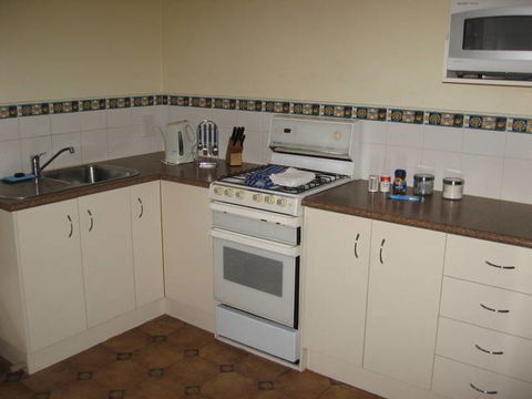 Clyde's Cottage - Tweed Heads Accommodation 3