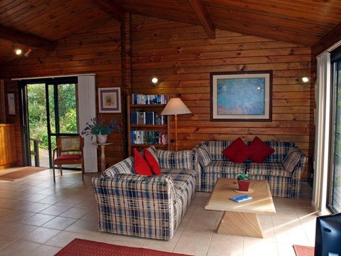 Lavendula Garden Cottage - Tweed Heads Accommodation 0