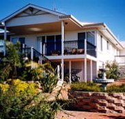 Lovering's Beach Houses - The Whitehouse Emu Bay - Tweed Heads Accommodation