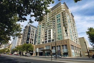 Oaks Embassy Hotel - Tweed Heads Accommodation 4