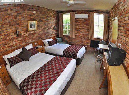 Log Cabin - Tweed Heads Accommodation 0