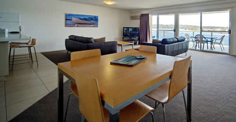 Albacore Luxury Holiday Apartments - Tweed Heads Accommodation 6