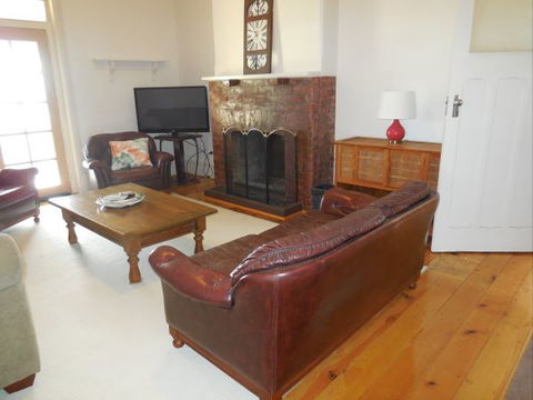 Book Keepers Cottage Waikerie - Tweed Heads Accommodation 5