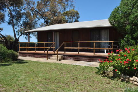 Clinton Cabin - Tweed Heads Accommodation 0
