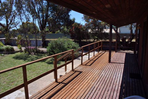 Clinton Cabin - Tweed Heads Accommodation 1