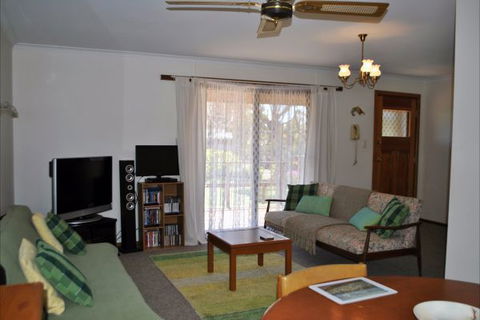 Clinton Cabin - Tweed Heads Accommodation 3