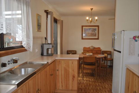 Clinton Cabin - Tweed Heads Accommodation 4