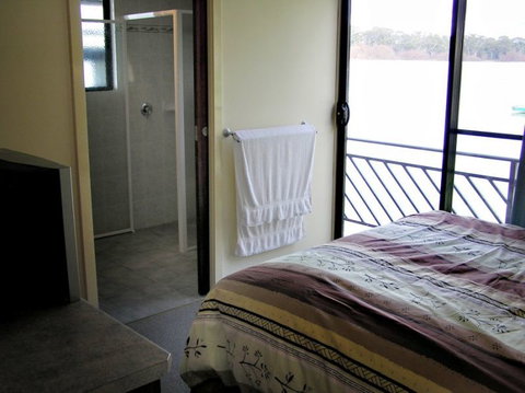 Takeme2 Houseboat - Tweed Heads Accommodation 3
