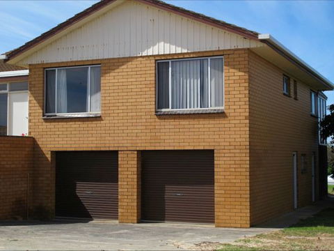 Views Over Lake George - Tweed Heads Accommodation 0