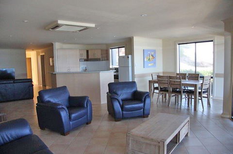 Cliff House Beachfront Villas - Tweed Heads Accommodation 4
