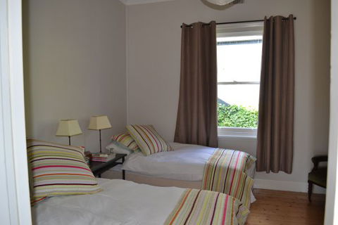 Clifden Cottage - Tweed Heads Accommodation 5