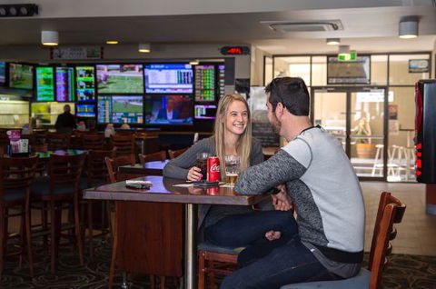 Pedens Hotel - Tweed Heads Accommodation 1