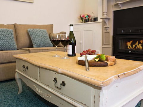 Queen's Cottage Barossa Valley - Tweed Heads Accommodation 3