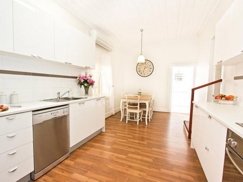 Queen's Cottage Barossa Valley - Tweed Heads Accommodation 4